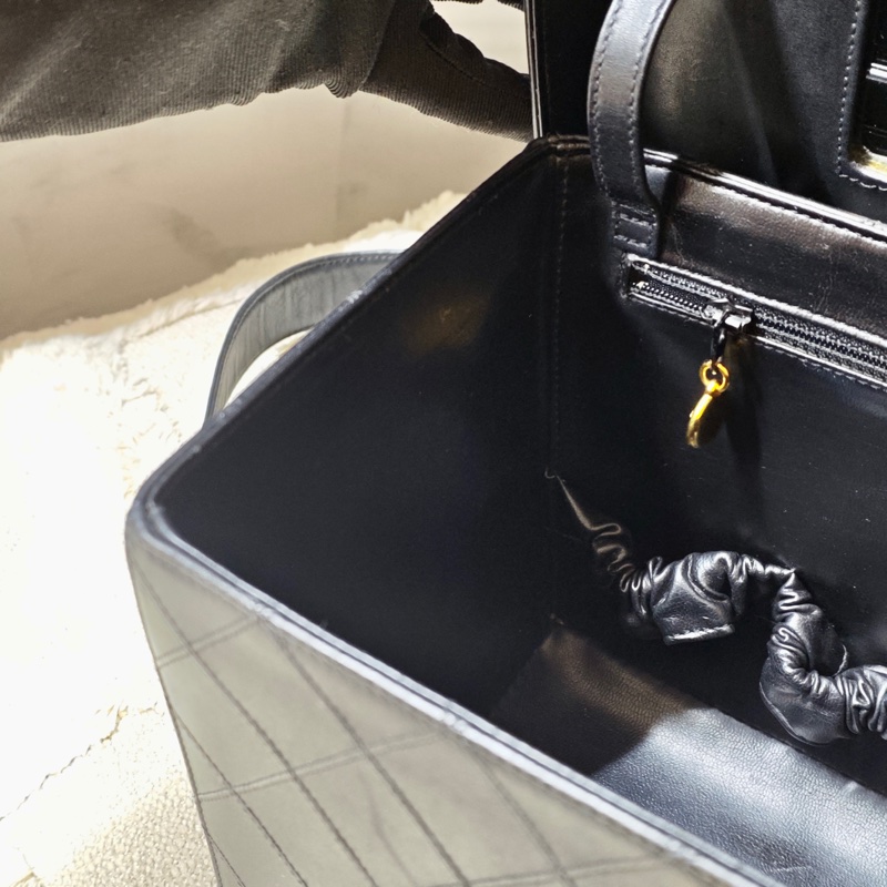 ChanelVintage 大金扣化妝箱相機包包 標齊-56