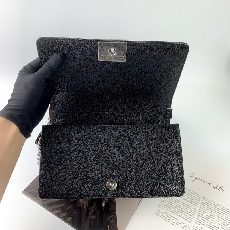 Chanel boy25荔枝皮黑銀-11