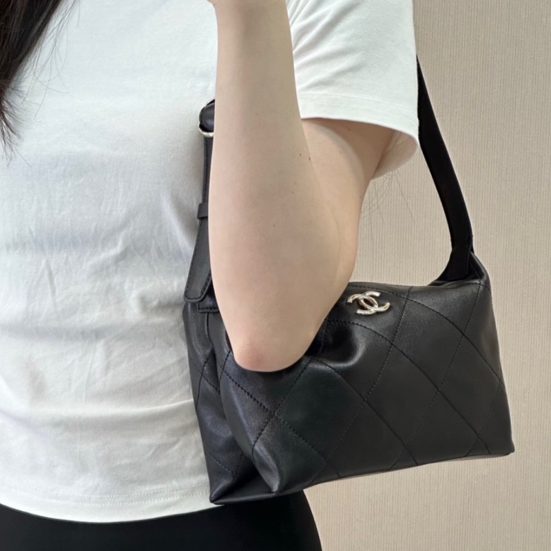 Chanel  26P Hobo黑色菱格紋腋下包 small size小號-1