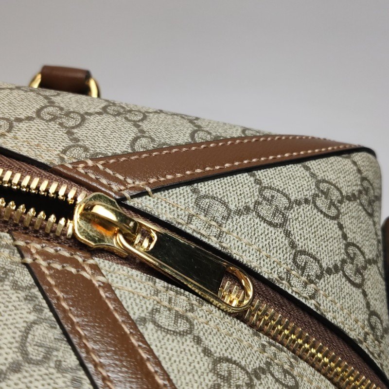 Gucci 牛皮雙G老花皮標Logo斜背包行李箱包-10