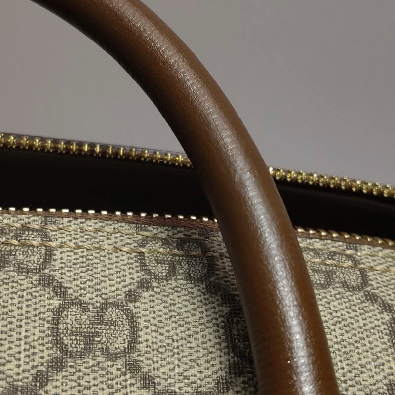 Gucci 牛皮雙G老花皮標Logo斜背包行李箱包-14