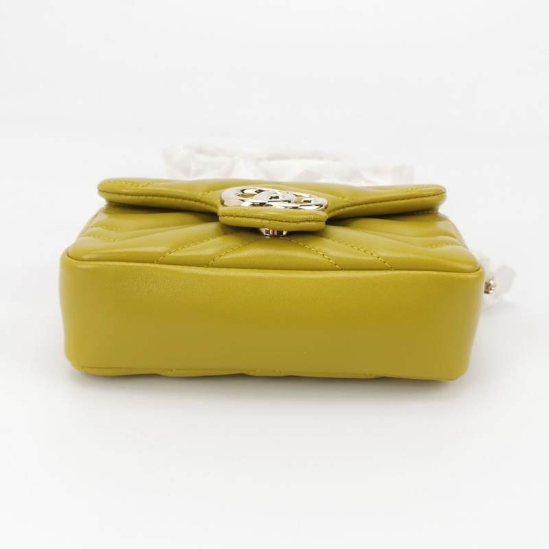 Gucci GG Marmont迷你羊皮V紋絎縫雙G標誌口蓋包斜背包-5