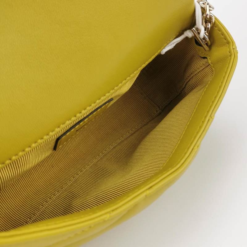 Gucci GG Marmont迷你羊皮V紋絎縫雙G標誌口蓋包斜背包-6