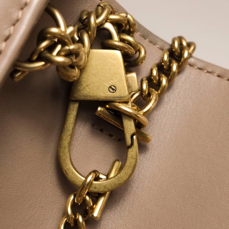 Gucci GG Marmont超迷你牛皮V紋絎縫雙G標誌口蓋包斜背包單肩包-10