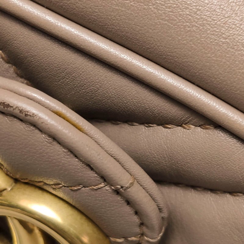 Gucci GG Marmont超迷你牛皮V紋絎縫雙G標誌口蓋包斜背包單肩包-13