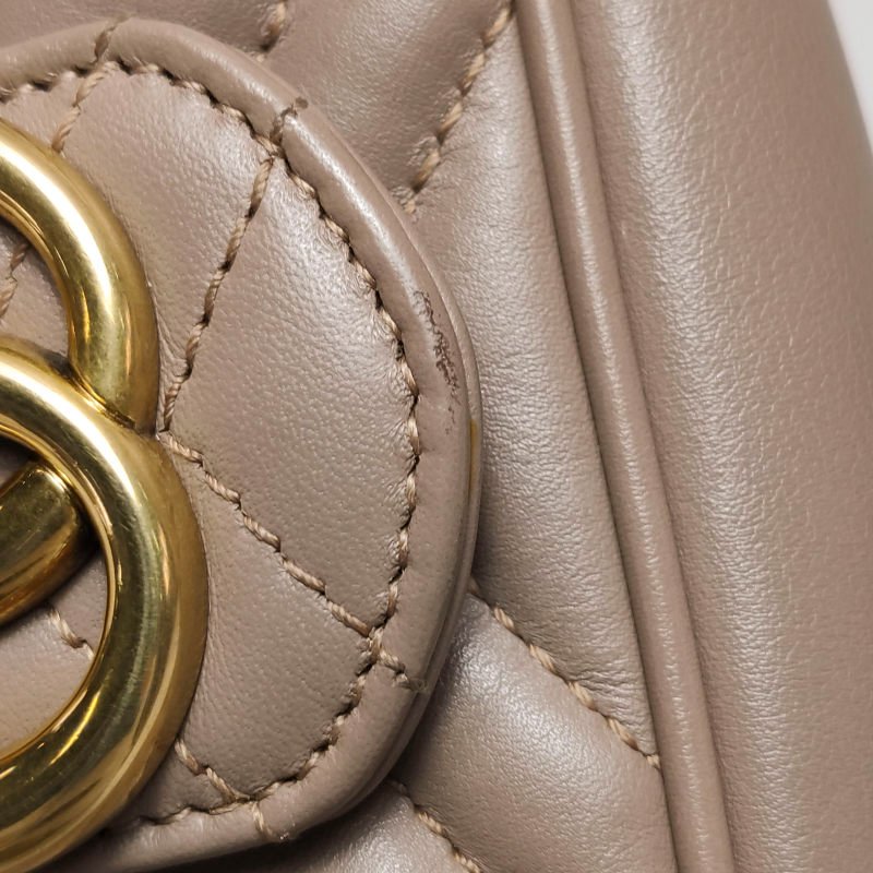 Gucci GG Marmont超迷你牛皮V紋絎縫雙G標誌口蓋包斜背包單肩包-17