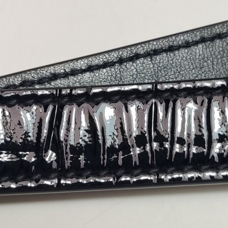 Saint Laurent Niki小號漆皮鱷魚紋YSL標誌肩包-12