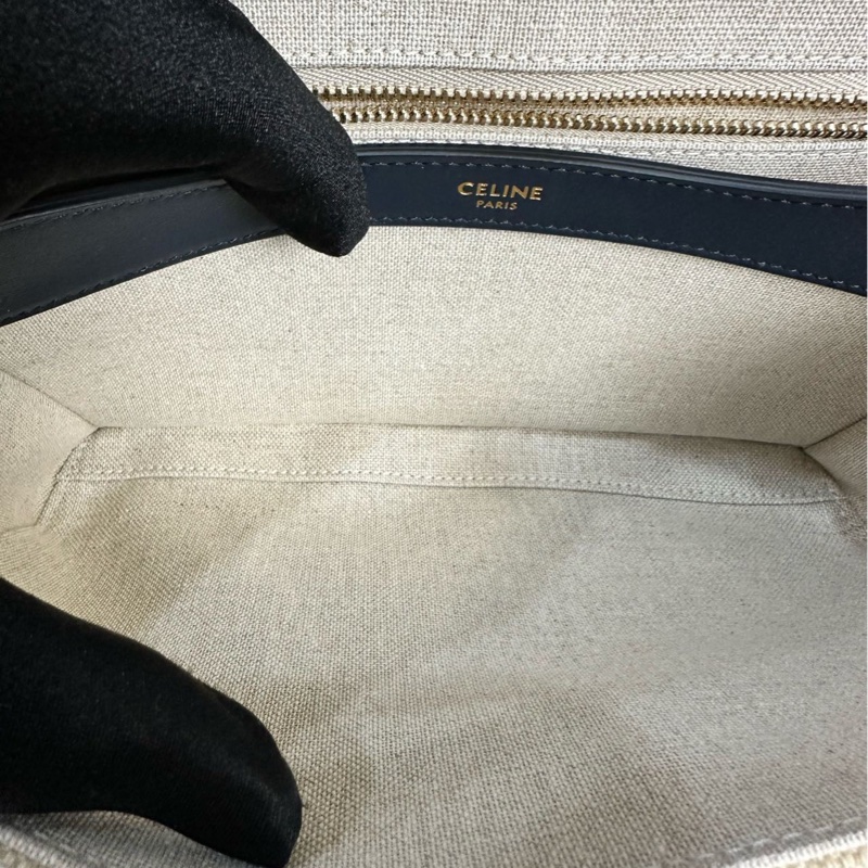 99新 CELINE賽琳，soft 16 香草色/海軍藍拼色設計，翻蓋開合小牛皮拼帆布斜挎單肩包，尺寸:25x17x8 中號-4