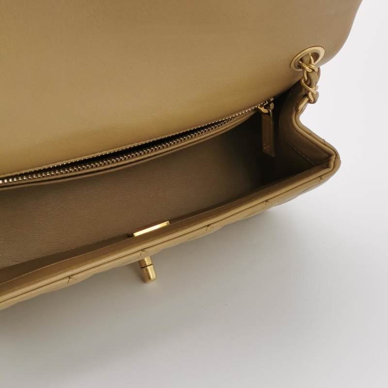 Chanel Classic Flap 季節限定款大mini羊皮金球雙C扣皮穿鏈斜挎包單肩包-6