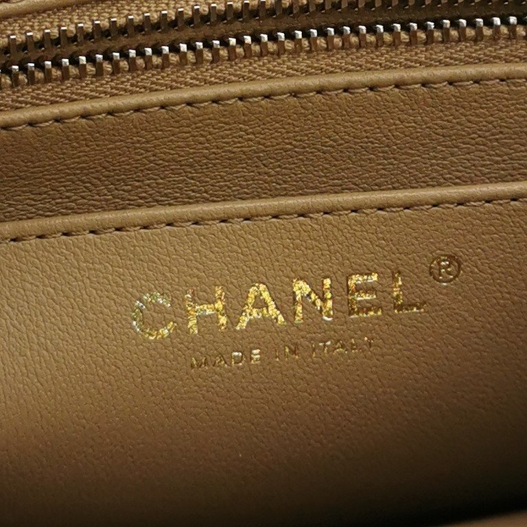 Chanel Classic Flap 季節限定款大mini羊皮金球雙C扣皮穿鏈斜挎包單肩包-7