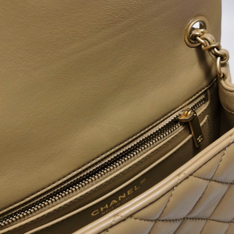 Chanel Classic Flap 季節限定款大mini羊皮金球雙C扣皮穿鏈斜挎包單肩包-9