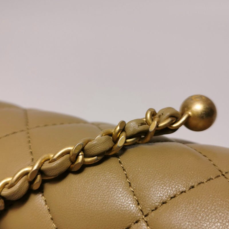 Chanel Classic Flap 季節限定款大mini羊皮金球雙C扣皮穿鏈斜挎包單肩包-10