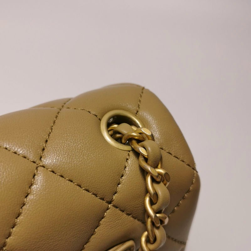 Chanel Classic Flap 季節限定款大mini羊皮金球雙C扣皮穿鏈斜挎包單肩包-12