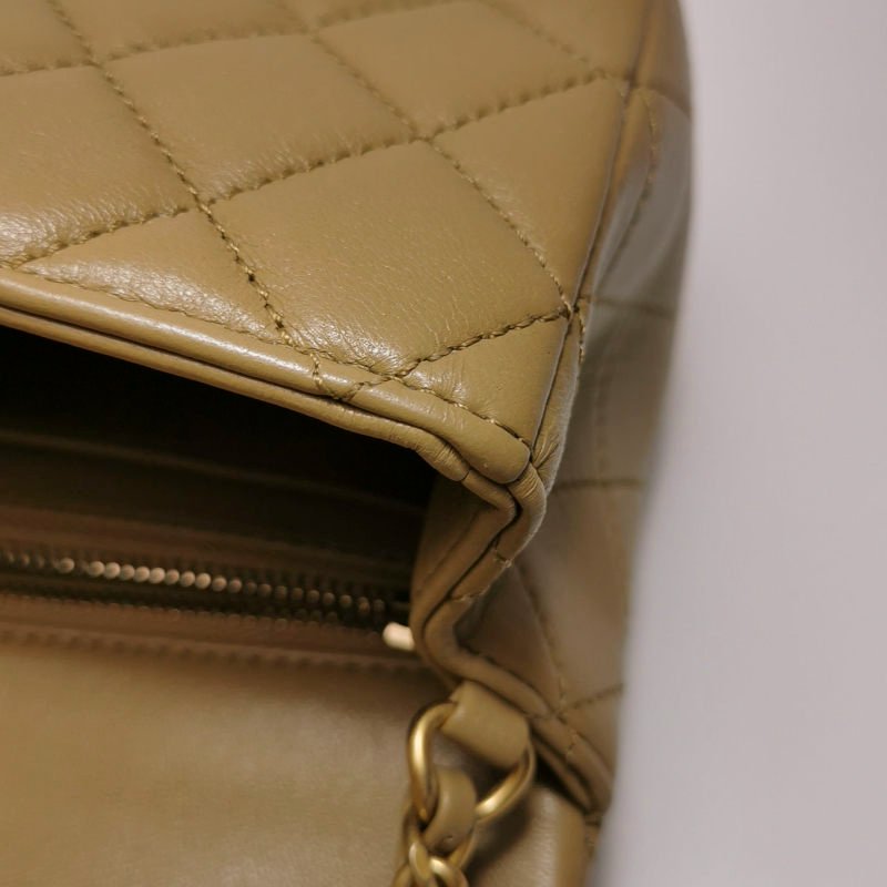 Chanel Classic Flap 季節限定款大mini羊皮金球雙C扣皮穿鏈斜挎包單肩包-16