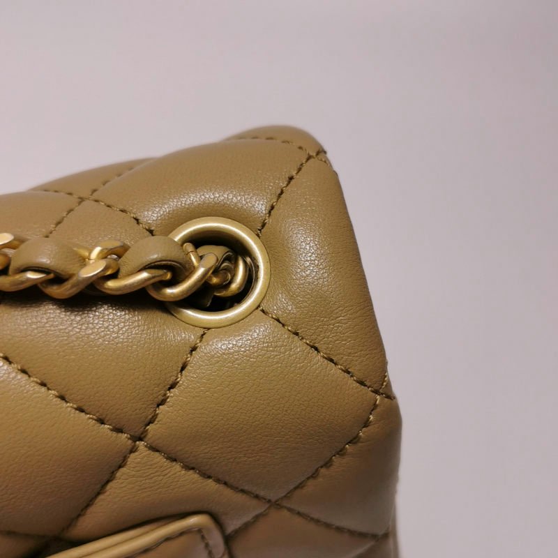 Chanel Classic Flap 季節限定款大mini羊皮金球雙C扣皮穿鏈斜挎包單肩包-21