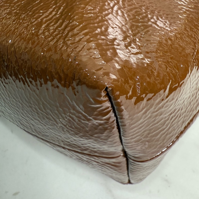 MIUMIU繆繆，Naplak 棕色金扣金屬刻字標誌，油蠟皮飯盒包手提包，尺寸:19x10x15附件：塵袋-3