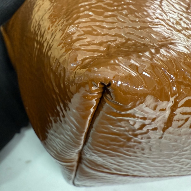 MIUMIU繆繆，Naplak 棕色金扣金屬刻字標誌，油蠟皮飯盒包手提包，尺寸:19x10x15附件：塵袋-4