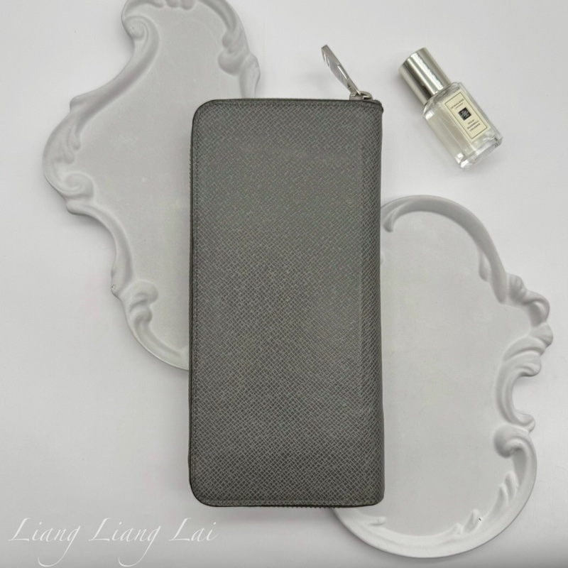 LOUIS VUITTON LV Taiga 牛皮大象灰拉鍊長夾-1