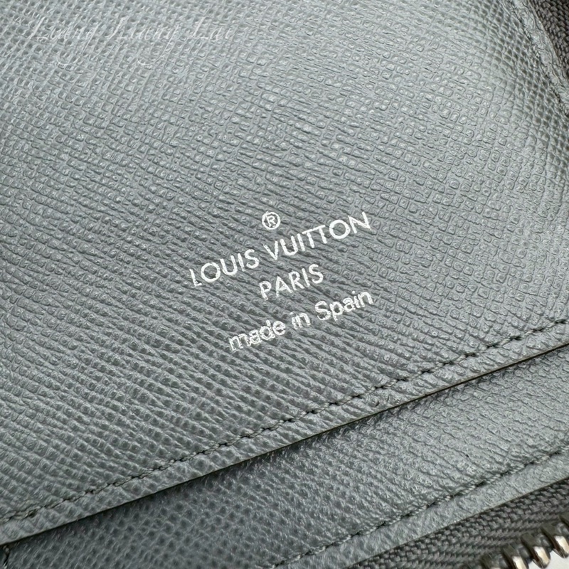 LOUIS VUITTON LV Taiga 牛皮大象灰拉鍊長夾-2