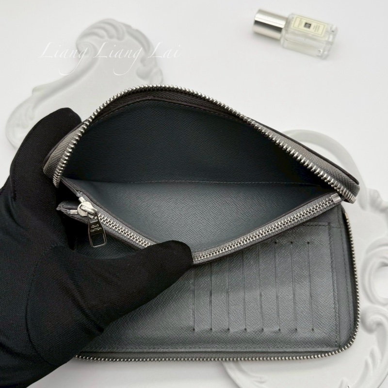 LOUIS VUITTON LV Taiga 牛皮大象灰拉鍊長夾-6