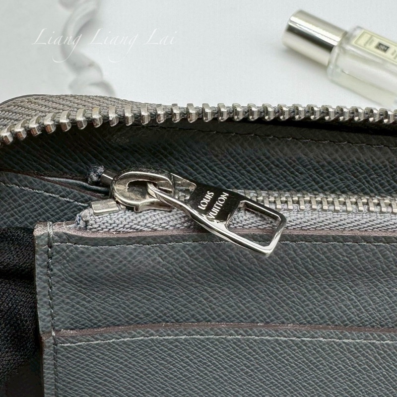 LOUIS VUITTON LV Taiga 牛皮大象灰拉鍊長夾-8