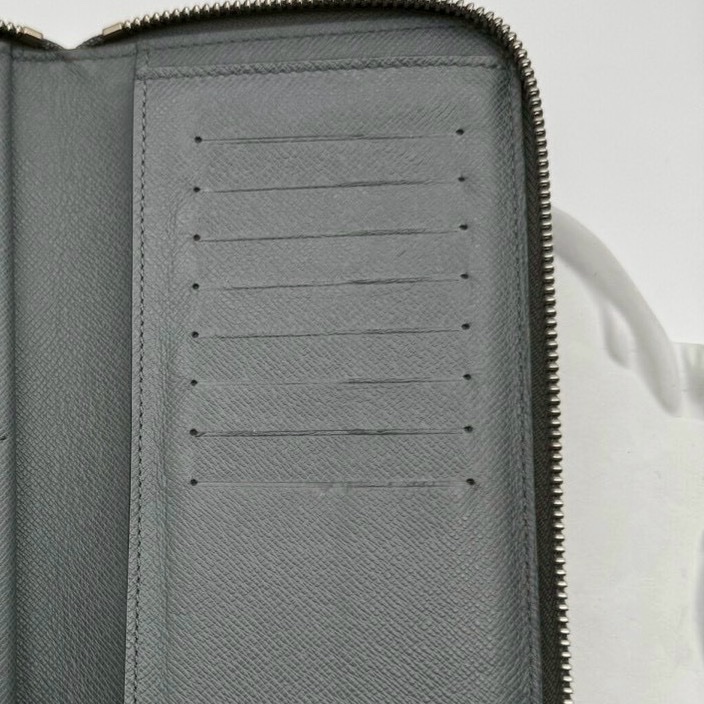 LOUIS VUITTON LV Taiga 牛皮大象灰拉鍊長夾-24