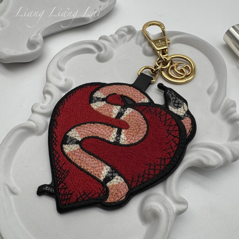 GUCCI GG 古馳Supreme 紅色刺繡心形蛇鏈條掛飾-4