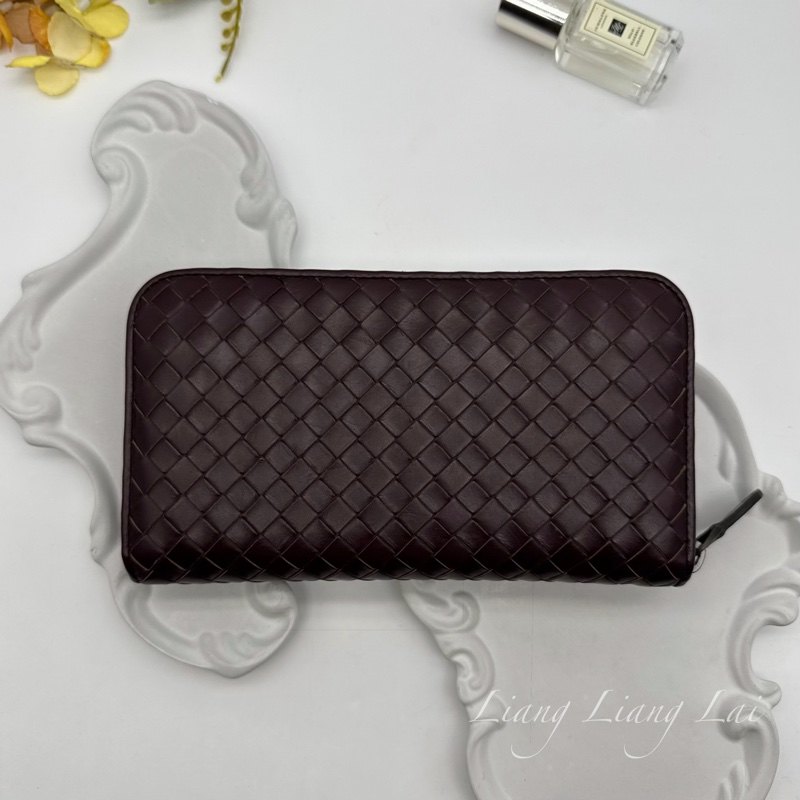 BOTTEGA VENETA BV經典編織小牛皮酒紅色拉鍊長夾-1