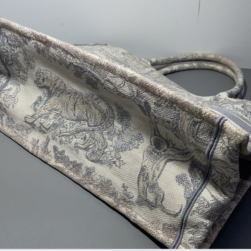 98新DIOR迪奧 BookTote中號茹伊印花老虎圖案 刺繡 托特包Tote包購物袋手提包灰色-7