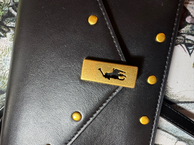 polo 卯釘金屬黑色側背包-10