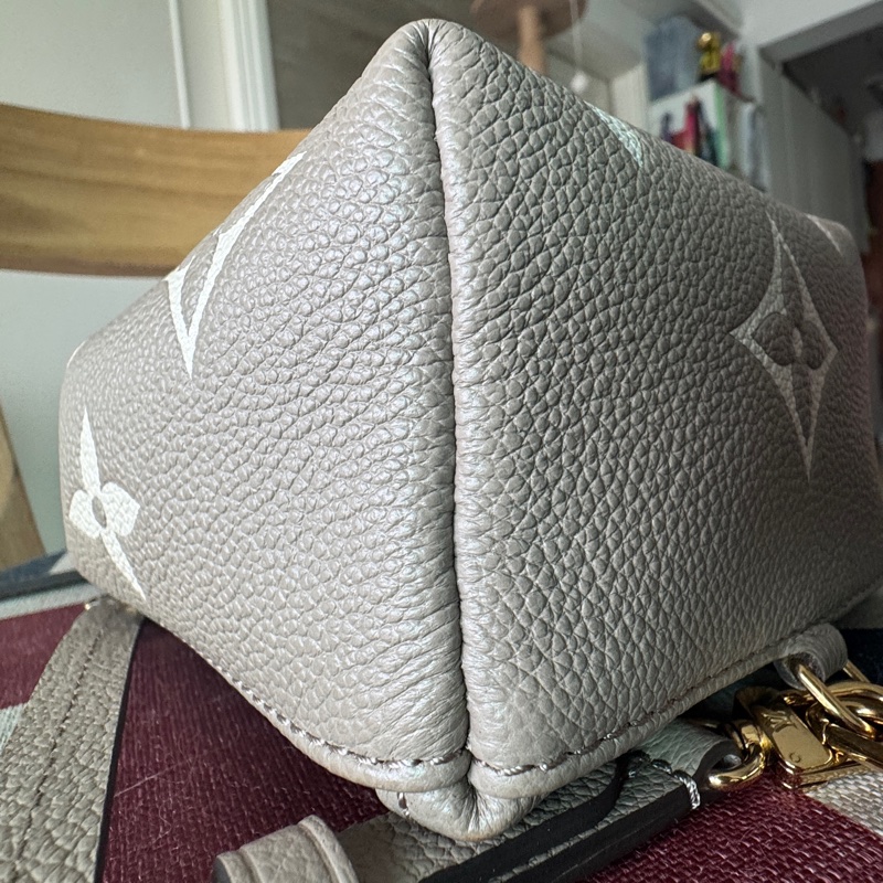 LV tiny斑鳩灰壓紋背包-16