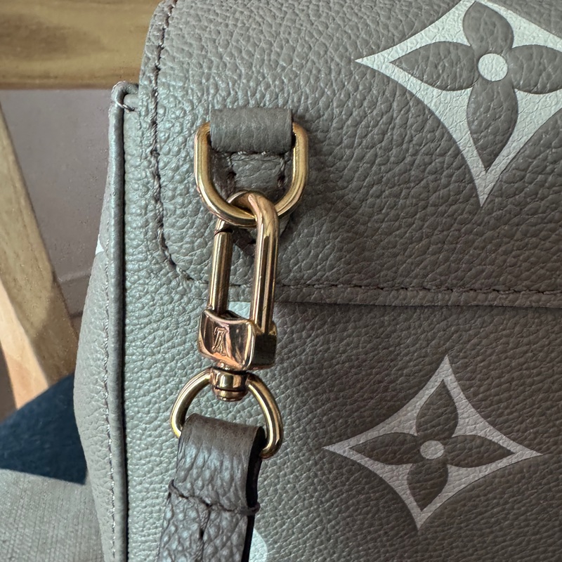 LV tiny斑鳩灰壓紋背包-23