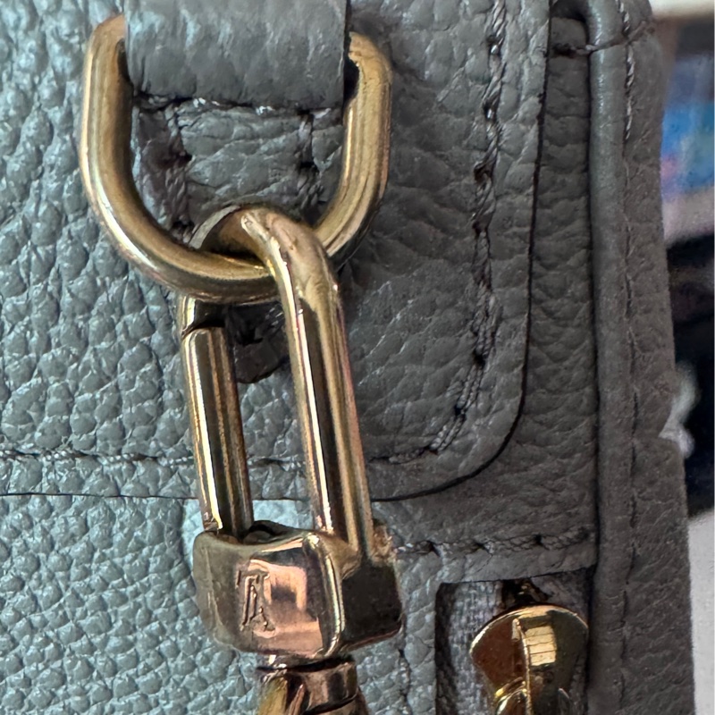 LV tiny斑鳩灰壓紋背包-24