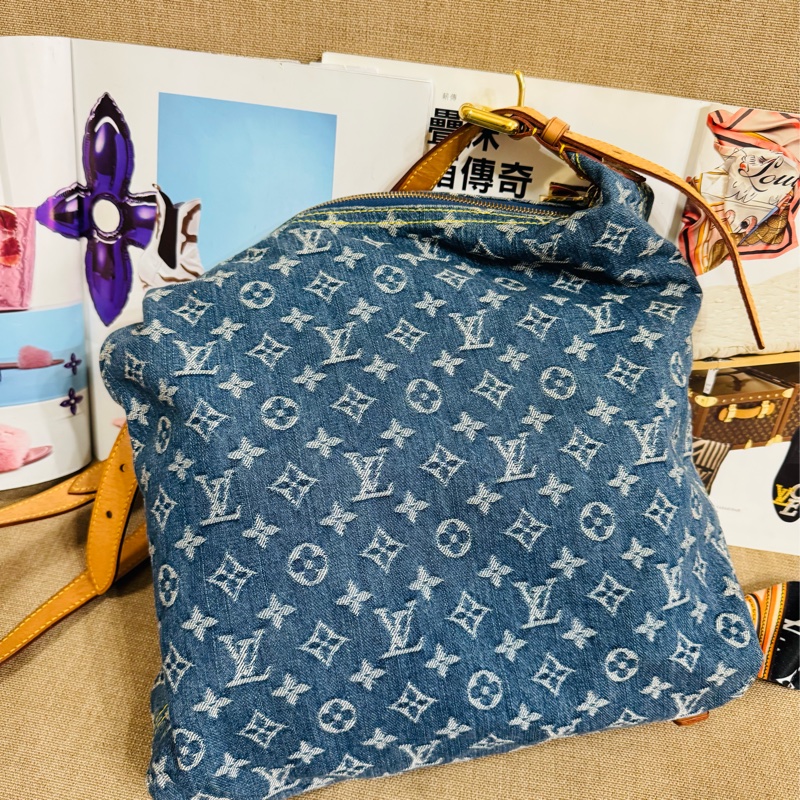 售 二手 真品 L牌藍色牛仔丹寧Baggy包，經典Monogram老花+水洗牛仔，復古又時髦！棕色皮革飾邊+金色五金，細節滿分-3