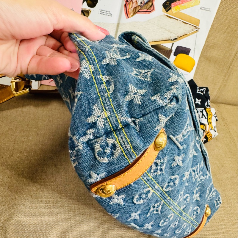 售 二手 真品 L牌藍色牛仔丹寧Baggy包，經典Monogram老花+水洗牛仔，復古又時髦！棕色皮革飾邊+金色五金，細節滿分-5