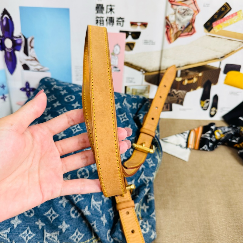 售 二手 真品 L牌藍色牛仔丹寧Baggy包，經典Monogram老花+水洗牛仔，復古又時髦！棕色皮革飾邊+金色五金，細節滿分-9