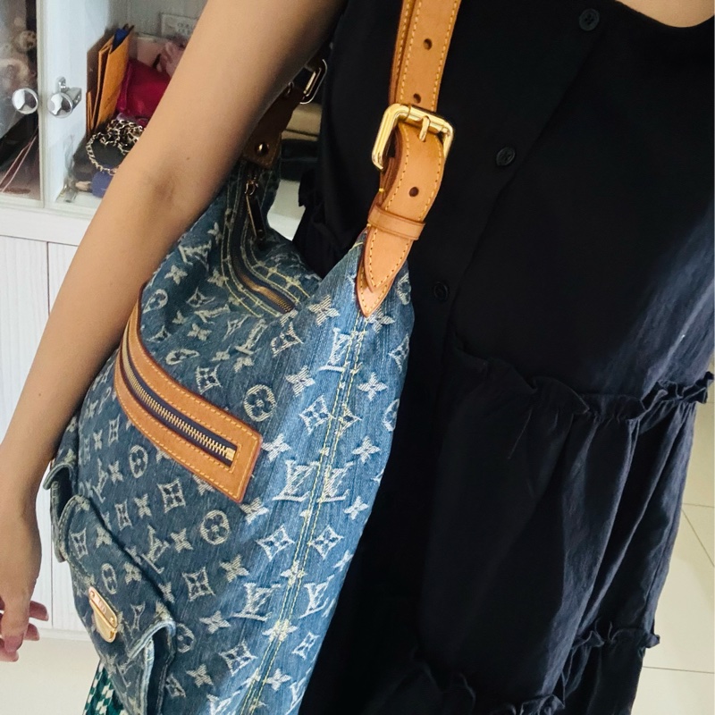 售 二手 真品 L牌藍色牛仔丹寧Baggy包，經典Monogram老花+水洗牛仔，復古又時髦！棕色皮革飾邊+金色五金，細節滿分-11