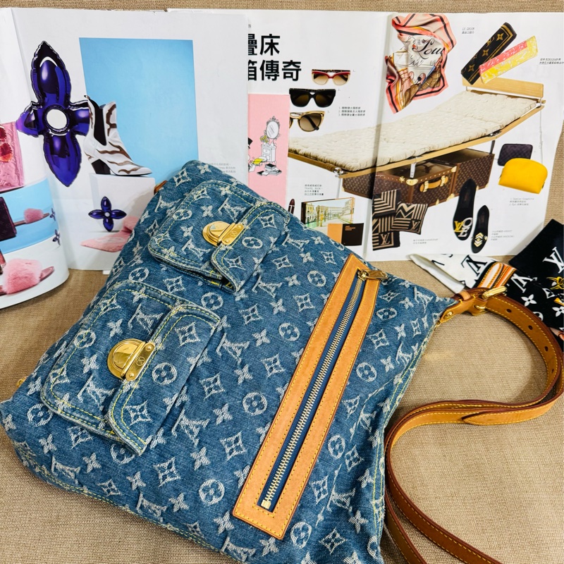 售 二手 真品 L牌藍色牛仔丹寧Baggy包，經典Monogram老花+水洗牛仔，復古又時髦！棕色皮革飾邊+金色五金，細節滿分-17