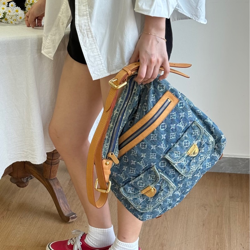 售 二手 真品 L牌藍色牛仔丹寧Baggy包，經典Monogram老花+水洗牛仔，復古又時髦！棕色皮革飾邊+金色五金，細節滿分-20