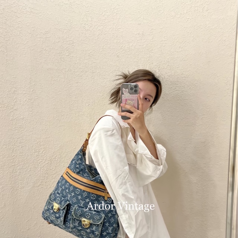 售 二手 真品 L牌藍色牛仔丹寧Baggy包，經典Monogram老花+水洗牛仔，復古又時髦！棕色皮革飾邊+金色五金，細節滿分-24