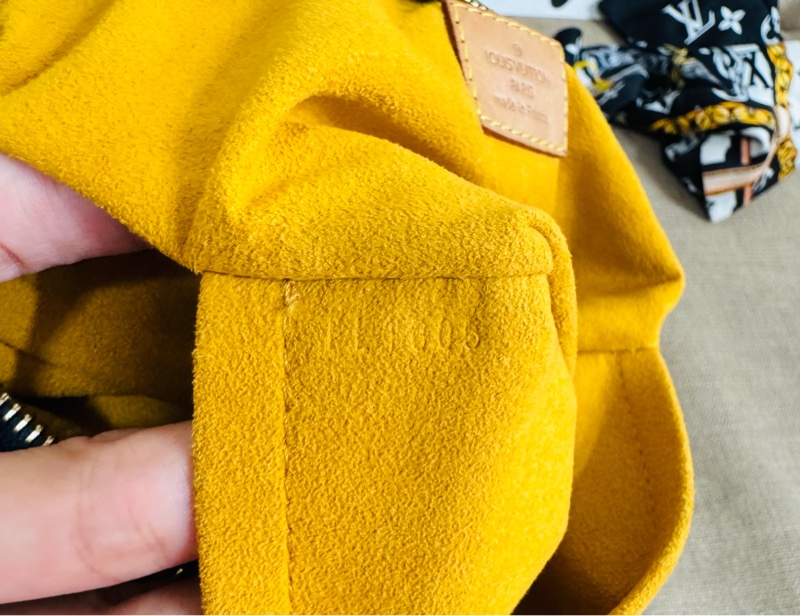 售 二手 真品 L牌藍色牛仔丹寧Baggy包，經典Monogram老花+水洗牛仔，復古又時髦！棕色皮革飾邊+金色五金，細節滿分-29