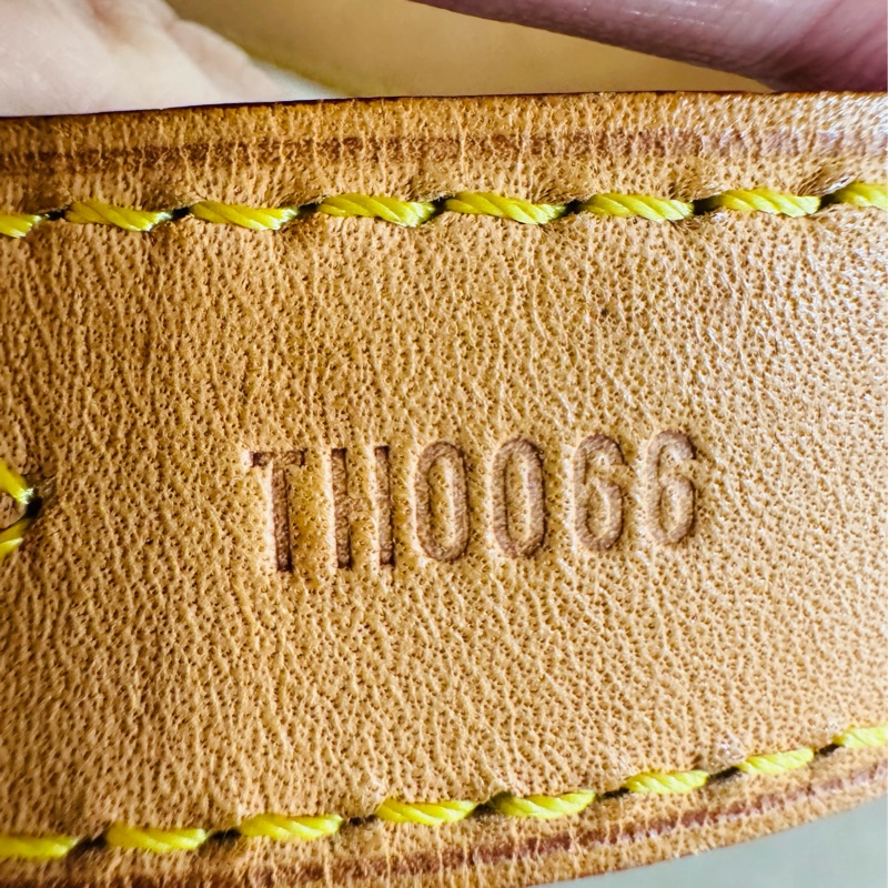 售 二手 真品 L牌藍色牛仔丹寧Baggy包，經典Monogram老花+水洗牛仔，復古又時髦！棕色皮革飾邊+金色五金，細節滿分-32