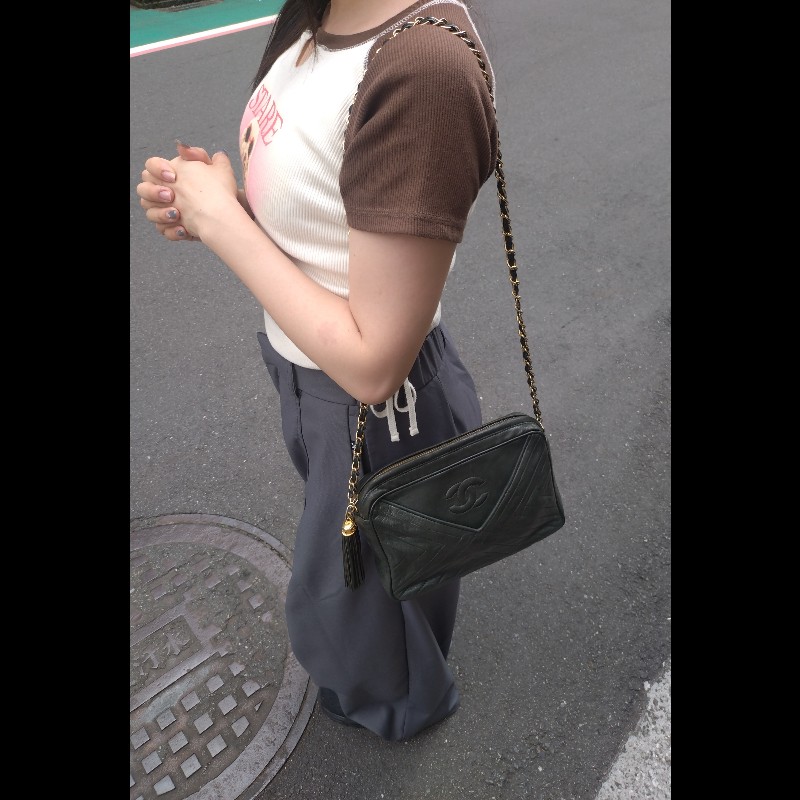 Chanel 金鍊深綠皮革V格斜背相機包-3