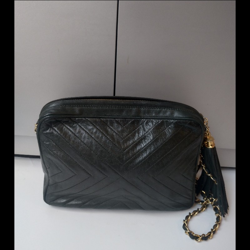 Chanel 金鍊深綠皮革V格斜背相機包-4