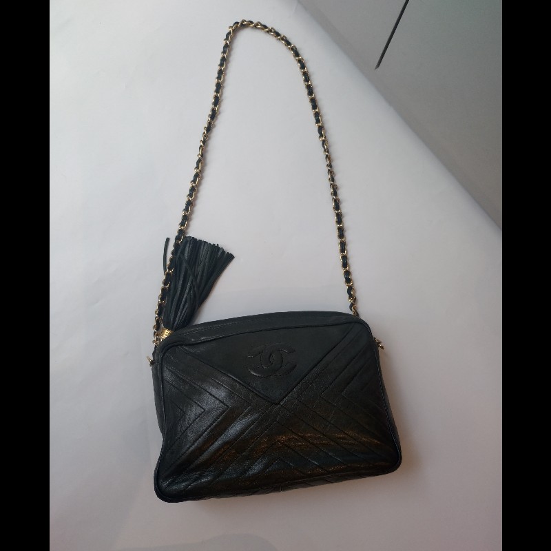 Chanel 金鍊深綠皮革V格斜背相機包-5