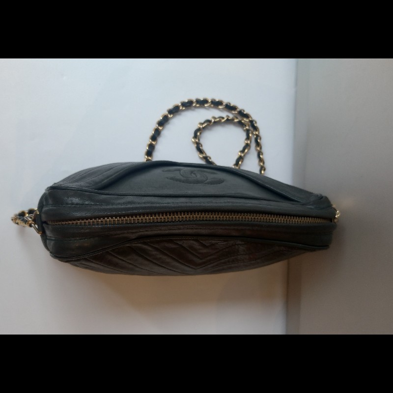 Chanel 金鍊深綠皮革V格斜背相機包-10