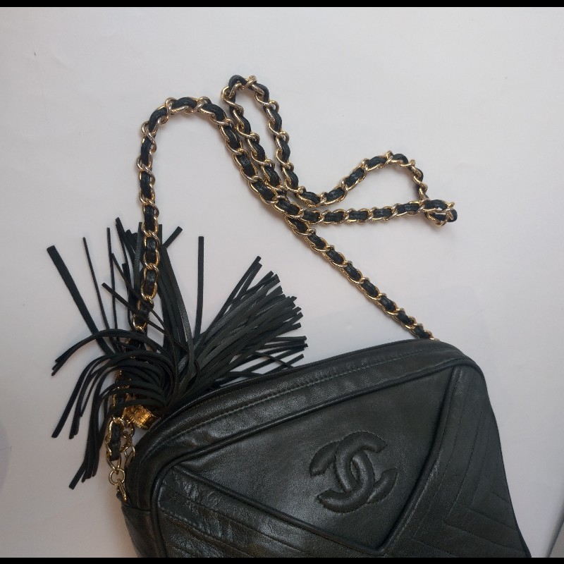 Chanel 金鍊深綠皮革V格斜背相機包-11