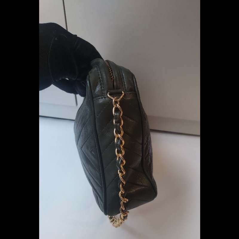 Chanel 金鍊深綠皮革V格斜背相機包-13