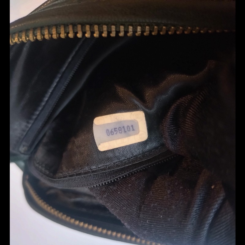 Chanel 金鍊深綠皮革V格斜背相機包-17