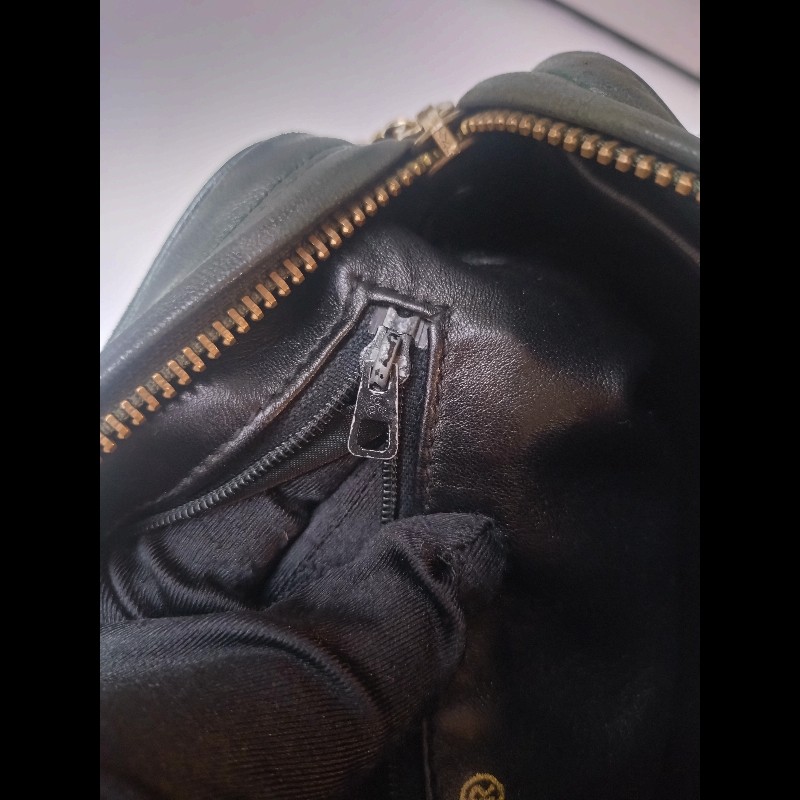 Chanel 金鍊深綠皮革V格斜背相機包-19